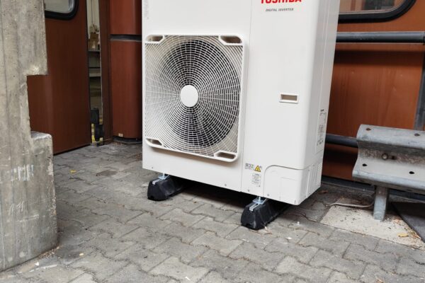 Toshiba Klimaanlage 11 kW im Büro in Berlin-Tegel